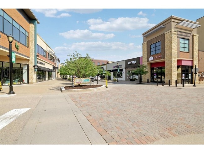 Building Photo - 5111 Colonial Dr