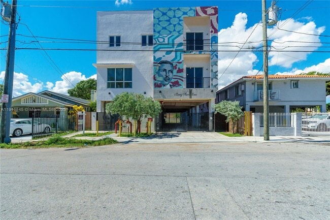 Building Photo - 850 SW 14th Ave