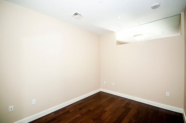 Building Photo - 43 Westland Ave