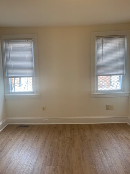 Building Photo - 318 E University Pky