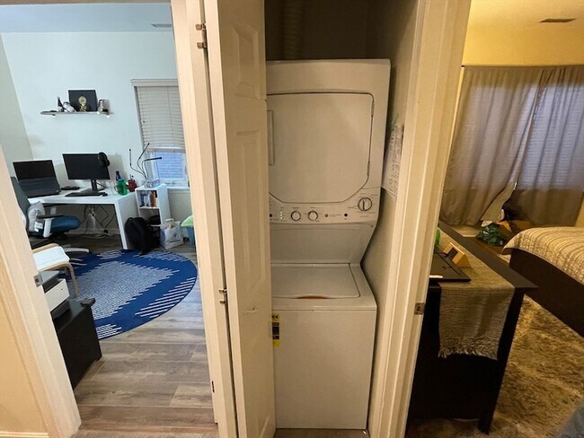 Building Photo - 110 Strathmore Rd