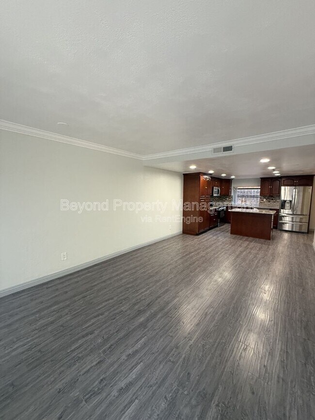 Building Photo - 8535 Paradise Valley Rd