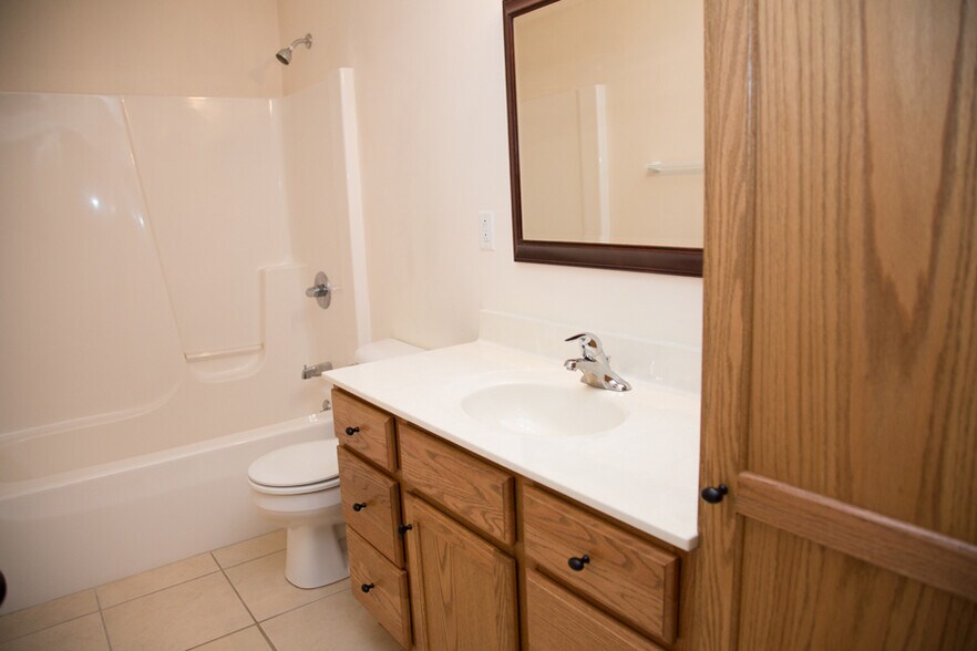 Building Photo - 2270 Fawn View Dr