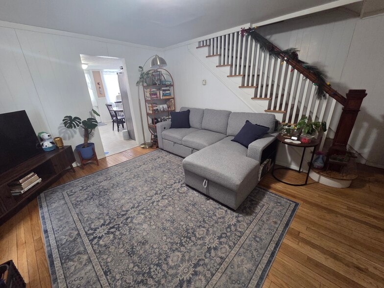 Building Photo - 400 Bennett St