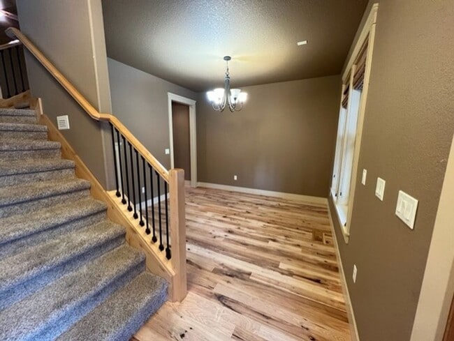 Building Photo - Craftsman home with many upgrades & RV Parking
