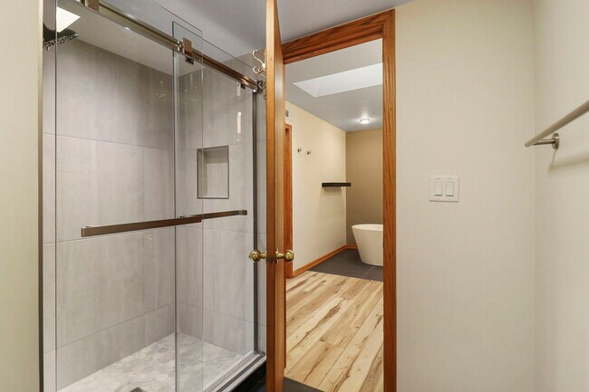 Building Photo - 150 Red Top Dr