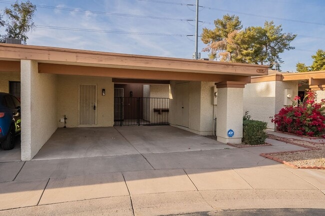 Building Photo - Fresh & Clean Townhome in North Phx!