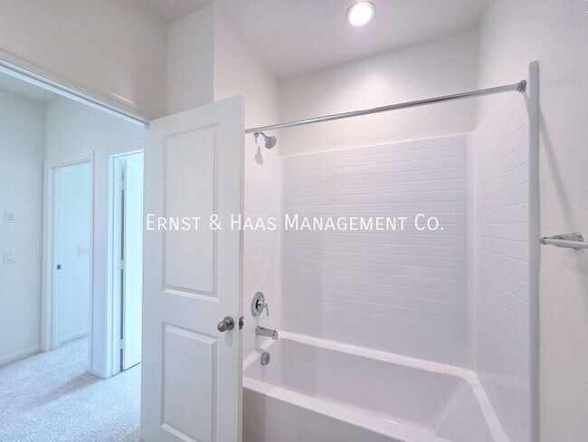 Building Photo - 2420 E Lincoln Ave