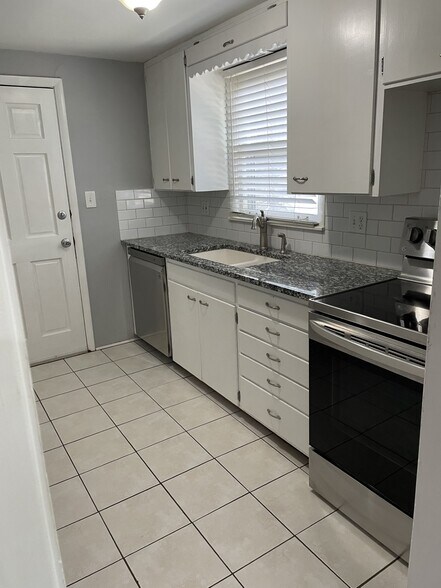 Galley kitchen - 4001 W 67th St