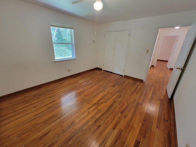 Building Photo - 1526 Highland Dr