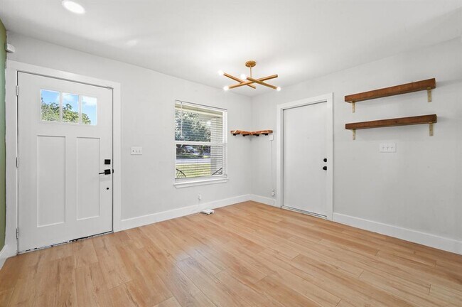 Building Photo - 2307 Deadwood Dr