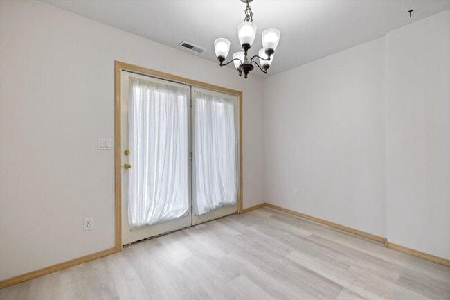 Building Photo - 423 Columbia Point Dr