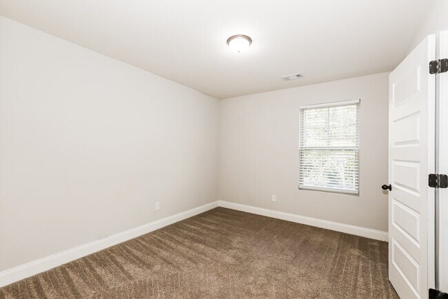 Building Photo - 1157 Pebble Ridge Dr