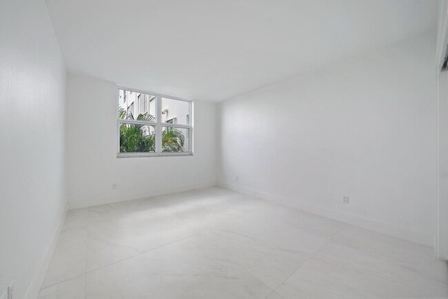 Building Photo - 2840 S Ocean Blvd