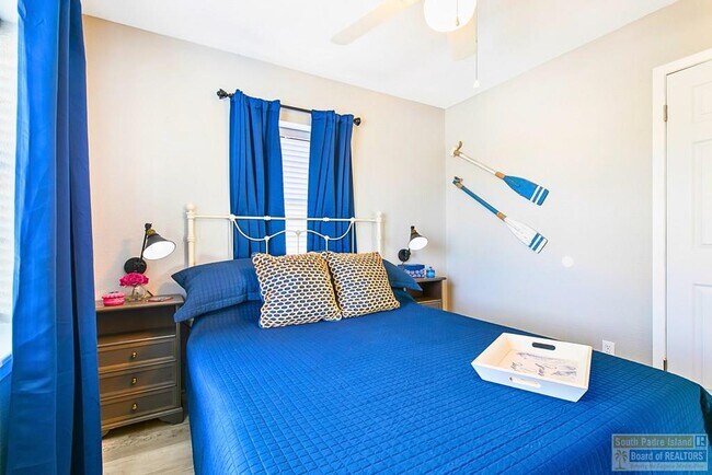 Building Photo - 113 W Sunny Isle Dr