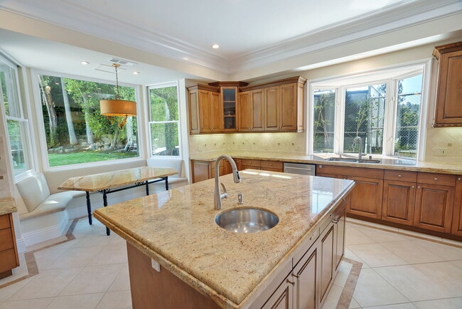 Building Photo - 2784 Deep Canyon Dr
