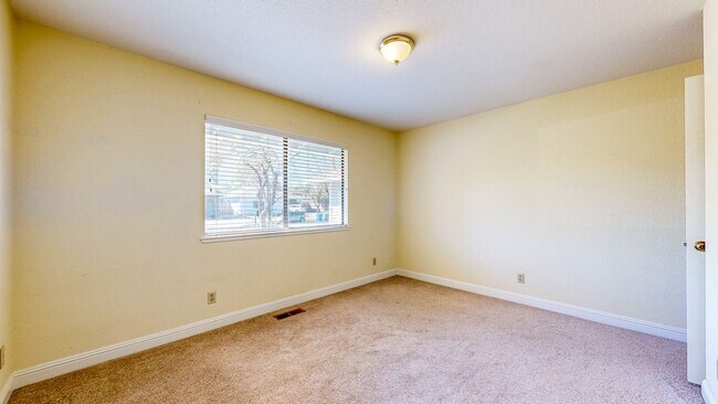 Building Photo - Well Maintain West Side Single Story 3 bedroom 2 bathroom home with 2 car garage