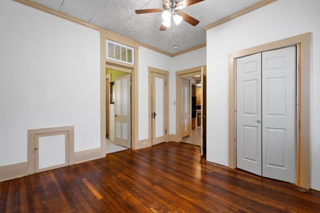 Building Photo - 113 Dell St