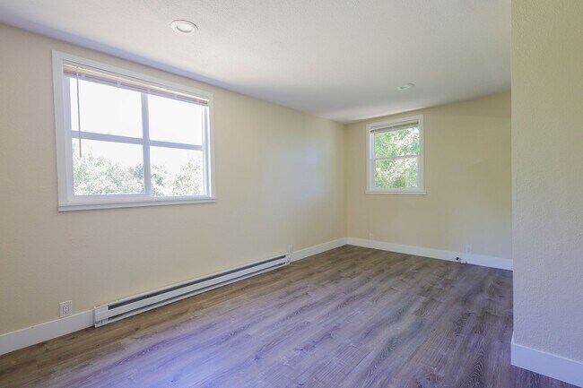 Building Photo - 071-02