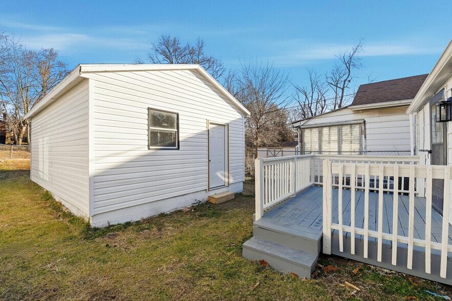 Building Photo - 6531 Plymouth Ave