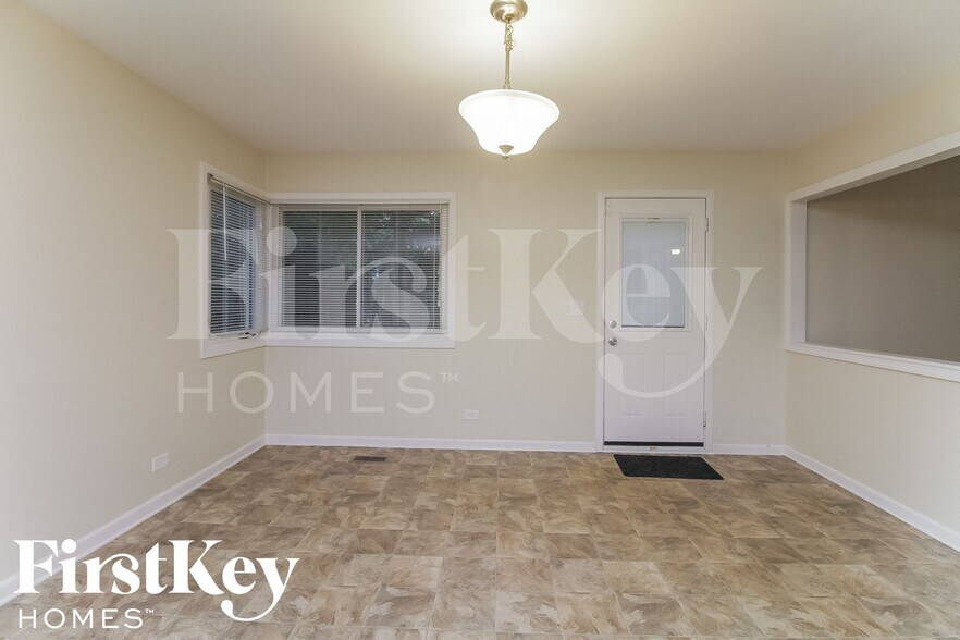 Building Photo - 125 S Orchard Dr