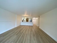 Building Photo - 401 SE 3rd St