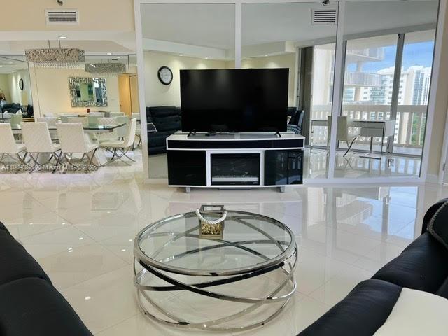 Building Photo - 19355 Turnberry Way