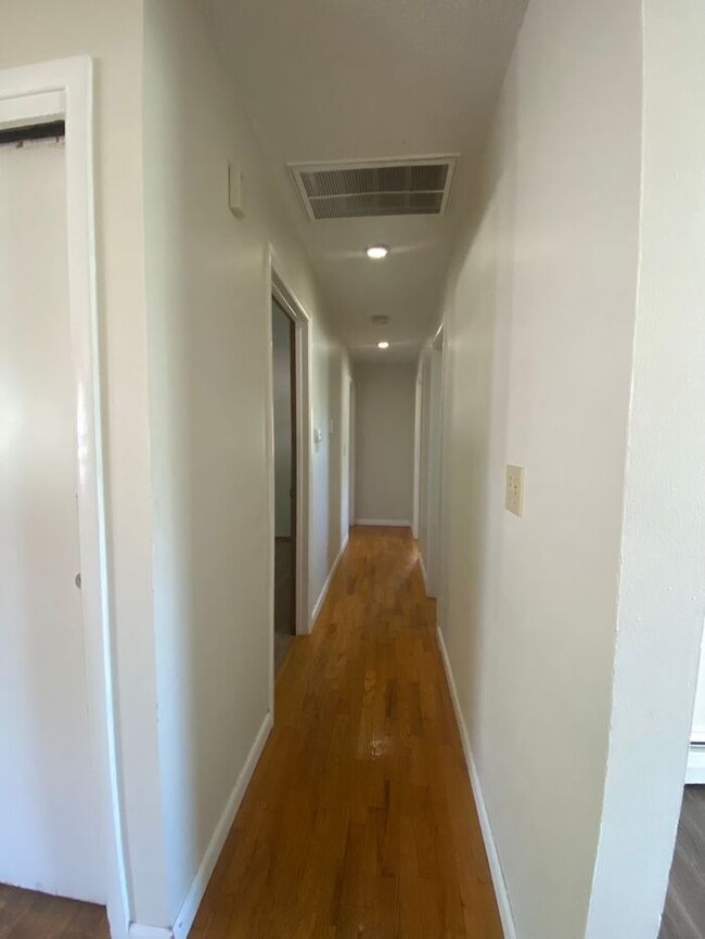 Building Photo - $2,100 | 4 Bedroom, 2 Bathroom Multi Floor...