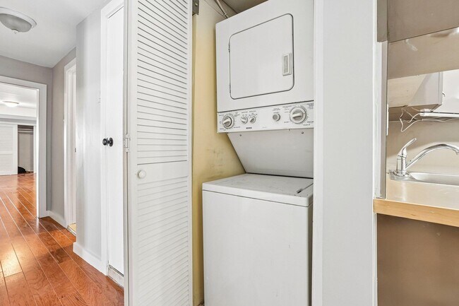 Building Photo - 628 Palisade Ave