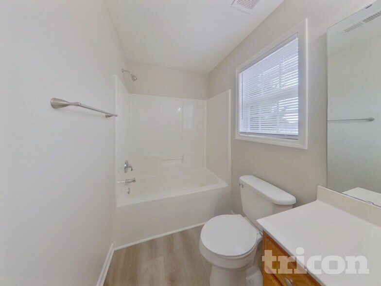 Building Photo - 1548 Hollow Maple Dr