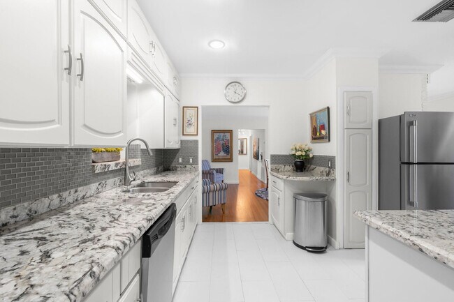 Building Photo - 2317 NE 12th St