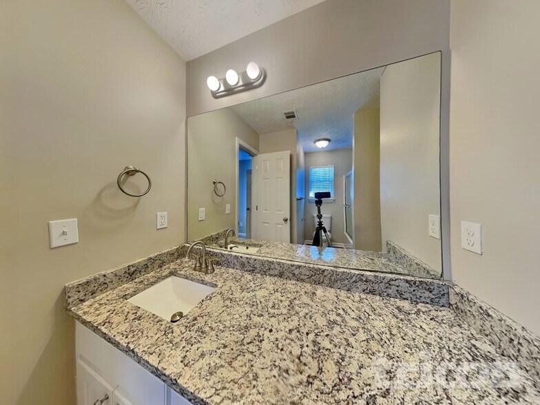 Building Photo - 1485 Rose Pointe Dr