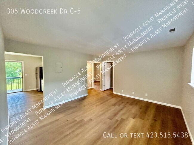 Building Photo - 305 Woodcreek Rd