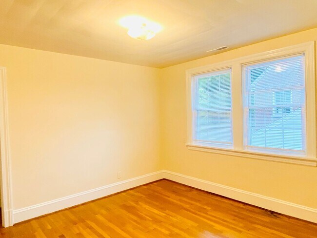 Building Photo - 4208 Fitzhugh Ave