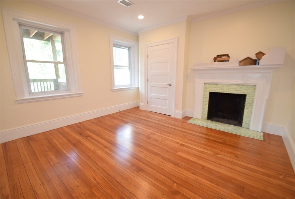 Building Photo - 1574 Beacon St