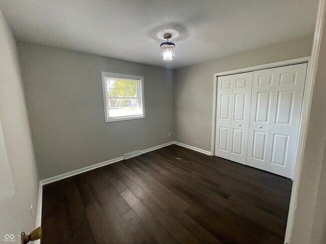 Building Photo - 1416 Miami Ct S