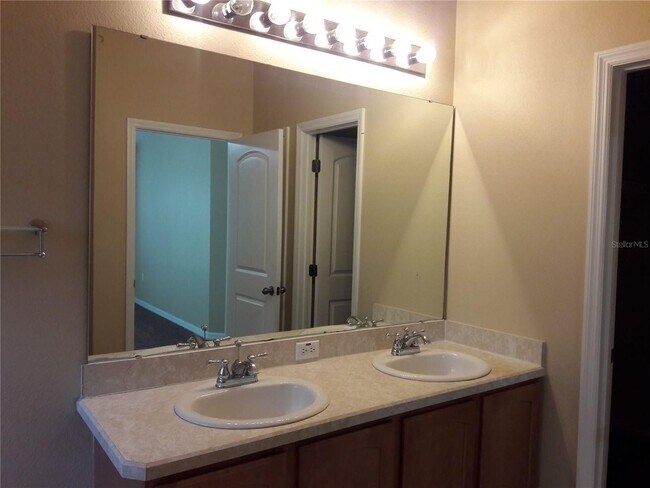 Building Photo - Eagle Palms Townhome only $2,100 monthly