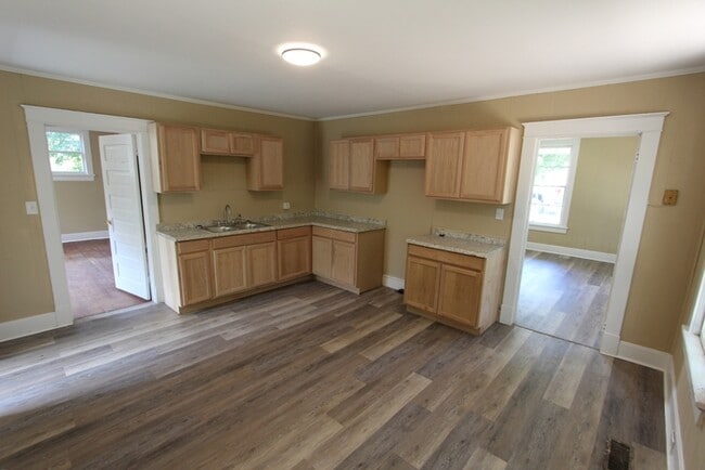 Building Photo - 9 W Roy St