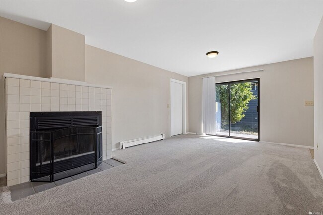 Building Photo - Amazing 3 bed with option for 4th bedroom in duplex