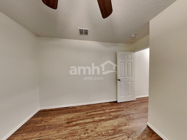 Building Photo - 1041 McKavett Dr