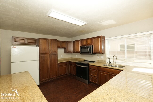 Building Photo - Spacious 4Bdm 2.5Ba Home with Loft in Las Vegas