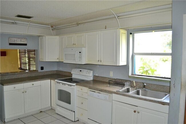 Building Photo - 8701 NW 35th St