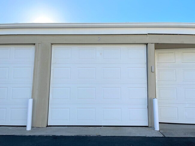 Building Photo - Ocean View Single Level Laguna Beach Condo!