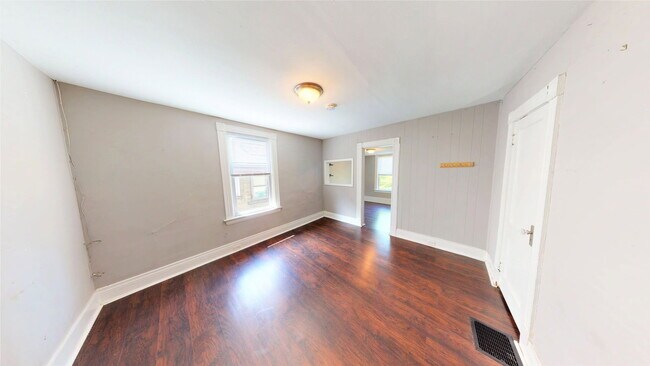 Building Photo - 2313 Stratford Ave