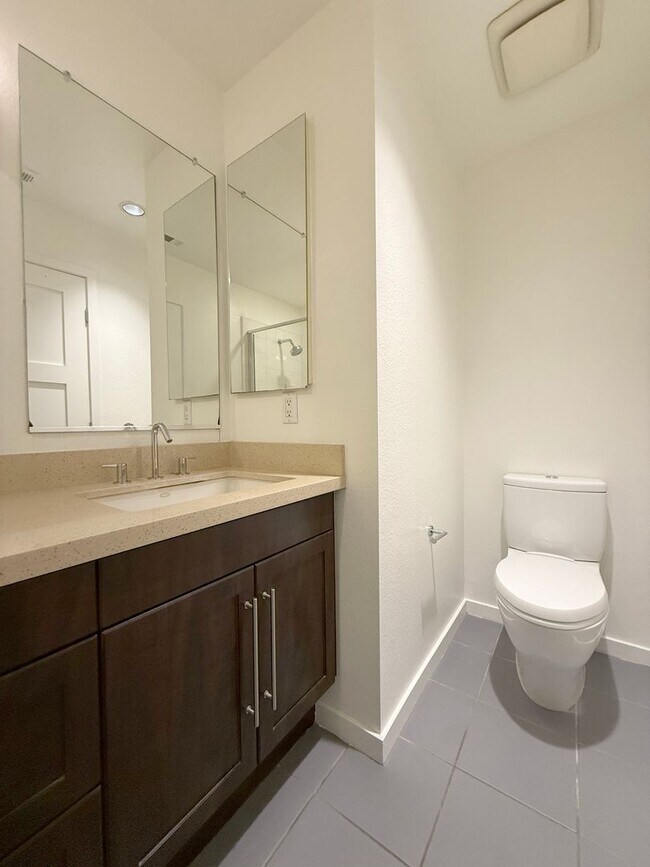 Building Photo - Modern Live/Work Loft In Sought After Depo...