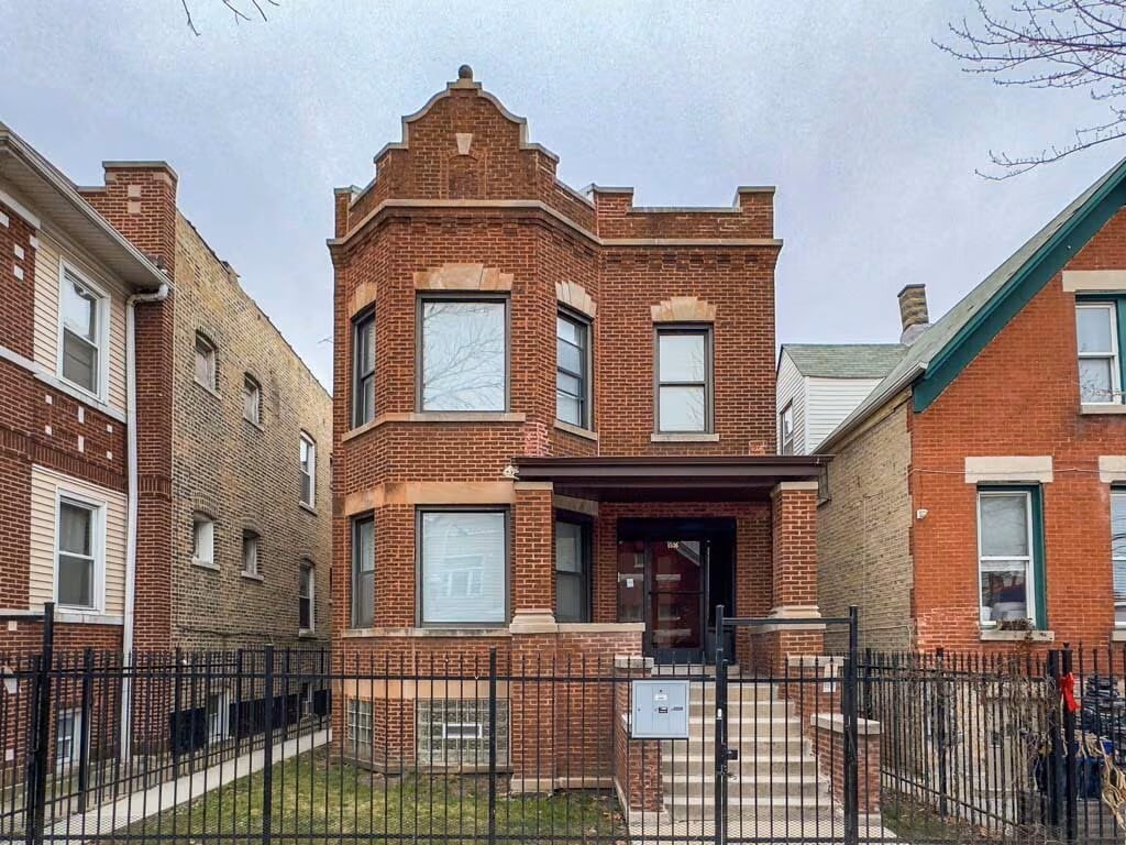 Building Photo - 1536 N Hamlin Ave