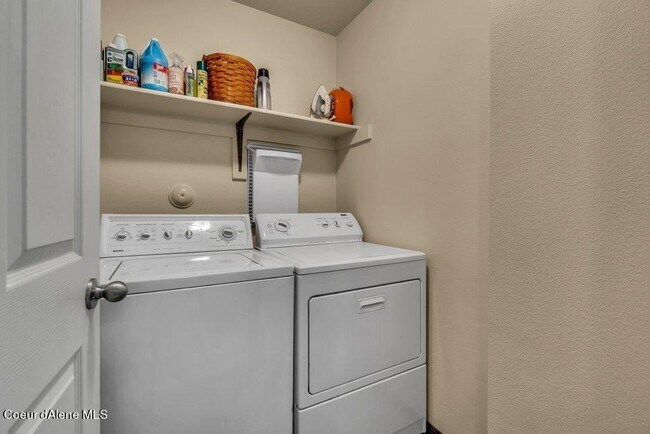 Building Photo - 8428 N Boysenberry Loop