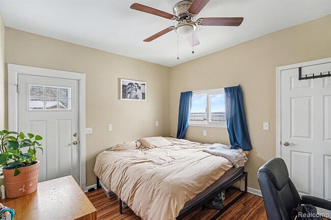 Building Photo - 532 E Broad St