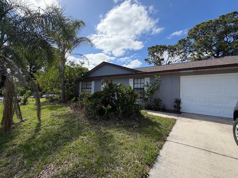 Building Photo - 1000 Pope St NW