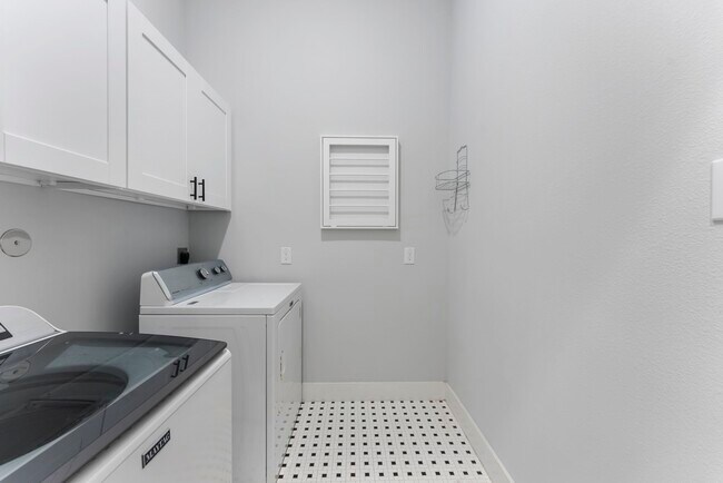 Building Photo - 113 Coronado St